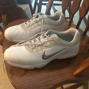 Golf shoes